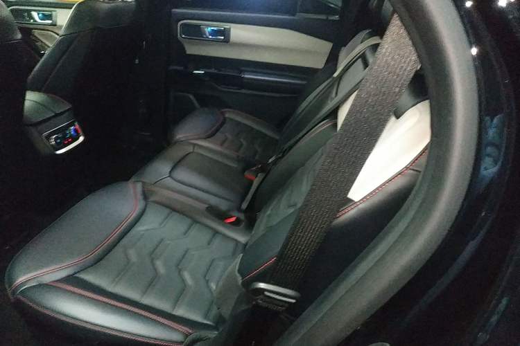 Used Ford Explorer 2024 2.3T EcoBoost 4x4 ST-LINE 7-Seater Left Rear Seat