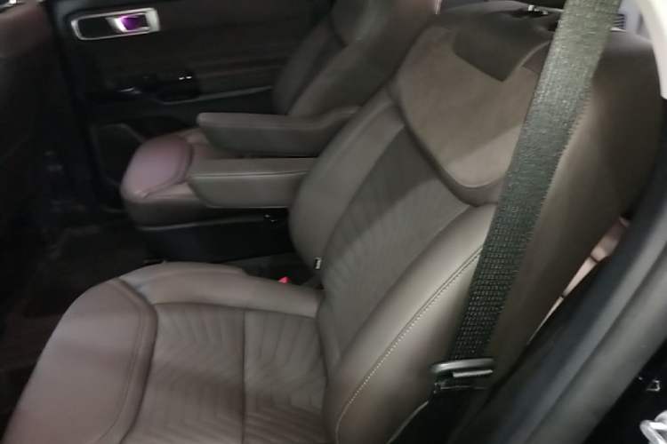 Used Ford Explorer 2024 2.3T EcoBoost Four-Wheel Drive Titanium Edition 6 Seats Left Rear Seat