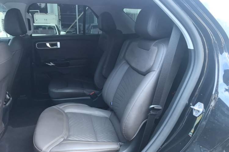 Used Ford Explorer 2024 2.3T EcoBoost Four-Wheel Drive Titanium Edition 6 Seats Left Rear Seat