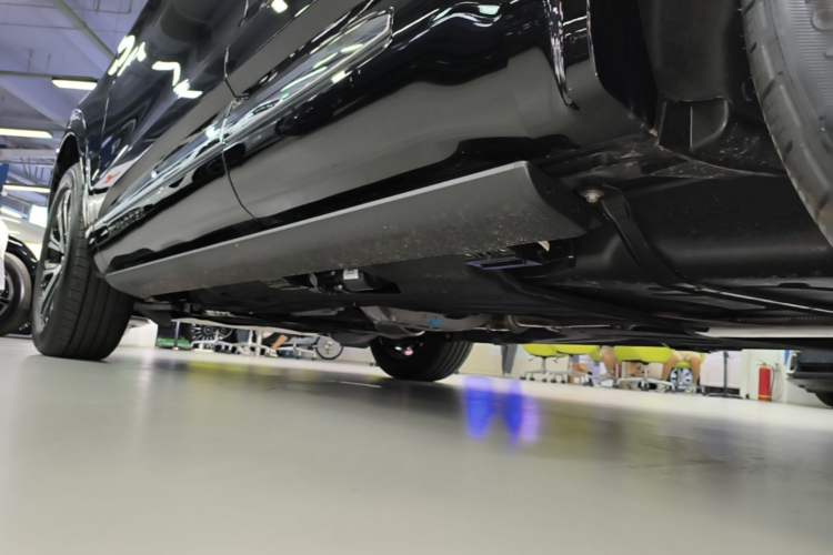 Used Ford Explorer 2024 2.3T EcoBoost Four-Wheel Drive Titanium Edition 7 Seats Left Side Sill