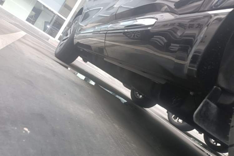 Used Ford Explorer 2024 2.3T EcoBoost Four-Wheel Drive Titanium Edition 6 Seats Left Side Sill