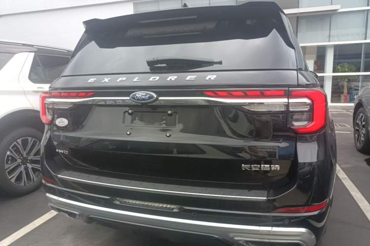 Used Ford Explorer 2024 2.3T EcoBoost Four-Wheel Drive Titanium Edition 6 Seats Rear