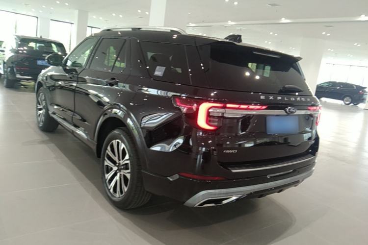 Used Ford Explorer 2024 2.3T EcoBoost Four-Wheel Drive Titanium Edition 6 Seats Rear Left 45 Deg