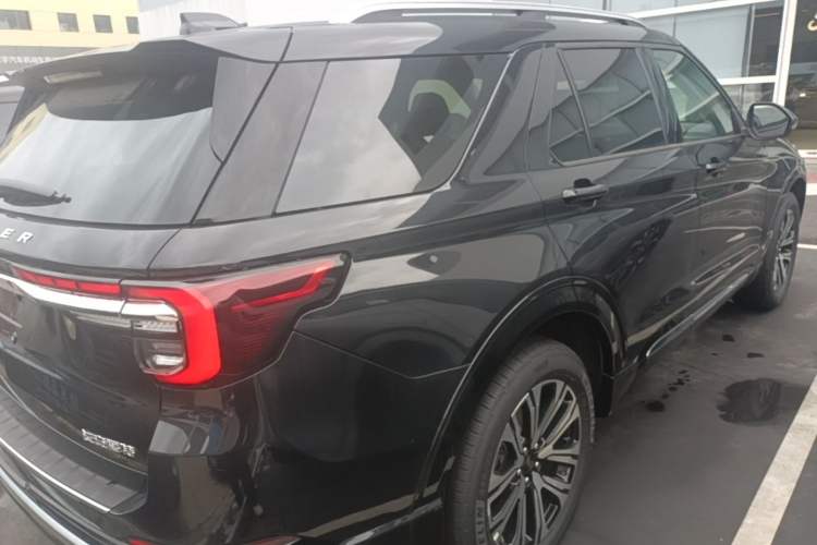 Used Ford Explorer 2024 2.3T EcoBoost Four-Wheel Drive Titanium Edition 6 Seats Rear Right 45 Deg