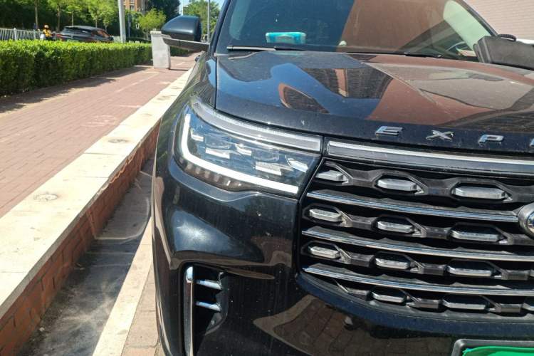 Used Ford Explorer 2024 2.3T EcoBoost Four-Wheel Drive Titanium Edition 6 Seats Right Front Headlight