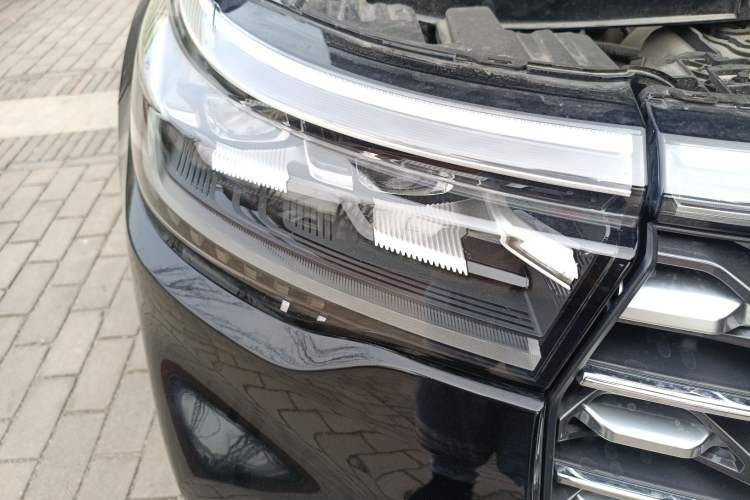 Used Ford Explorer 2024 2.3T EcoBoost Four-Wheel Drive Titanium Edition 6 Seats Right Front Headlight