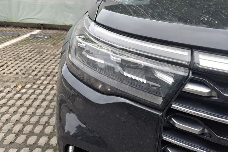 Used Ford Explorer 2024 2.3T EcoBoost All-Wheel Drive Stylish Plus Version 7 Seats Right Front Headlight