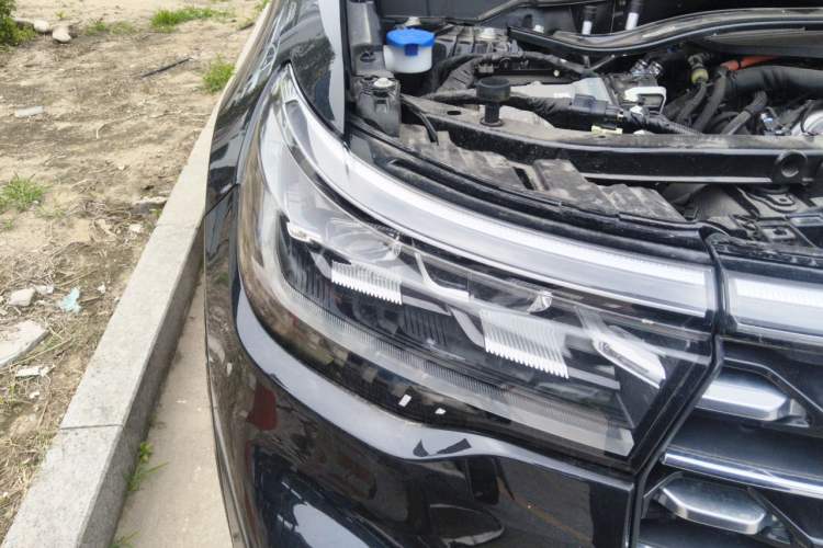 Used Ford Explorer 2024 2.3T EcoBoost Four-Wheel Drive Titanium Edition 6 Seats Right Front Headlight