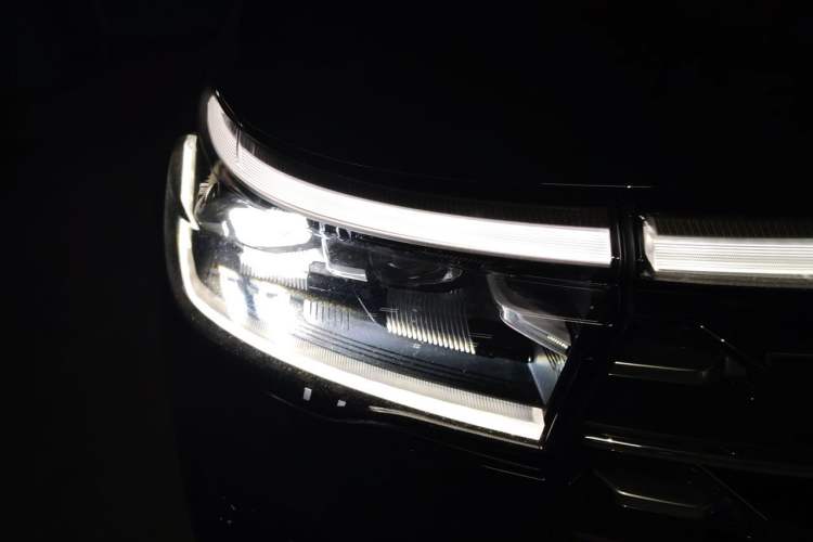 Used Ford Explorer 2024 2.3T EcoBoost Four-Wheel Drive Titanium Edition 7 Seats Right Front Headlight