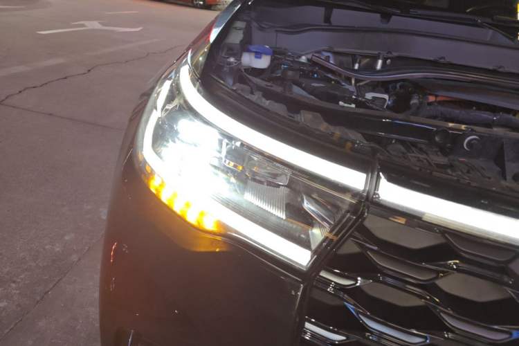 Used Ford Explorer 2024 2.3T EcoBoost All-Wheel Drive ST-LINE 6-Seater Right Front Headlight