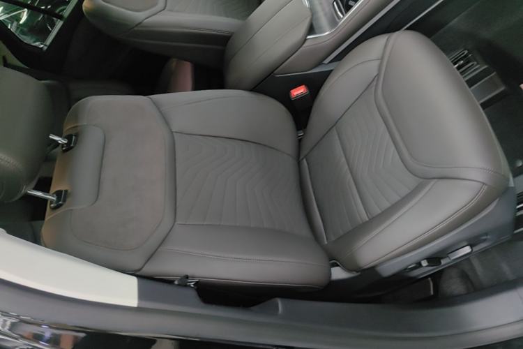 Used Ford Explorer 2024 2.3T EcoBoost Four-Wheel Drive Titanium Edition 6 Seats Right Front Seat