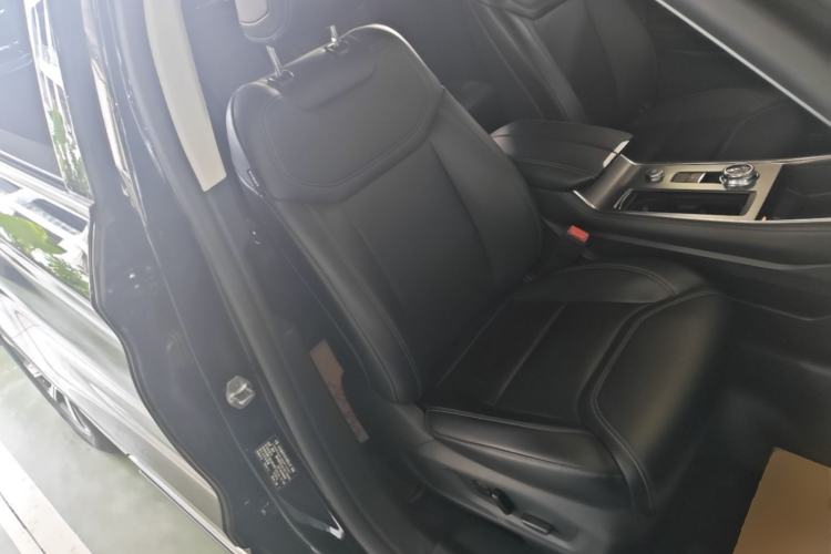 Used Ford Explorer 2024 2.3T EcoBoost All-Wheel Drive Stylish Plus Version 7 Seats Right Front Seat