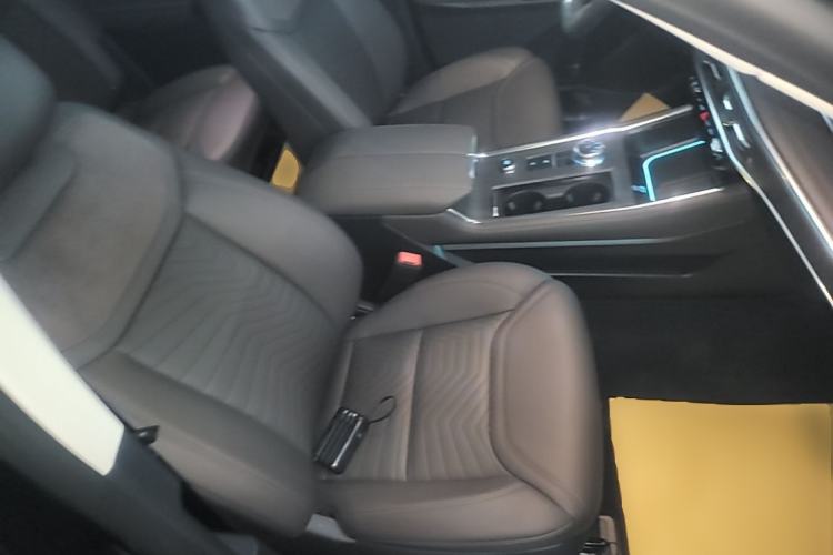 Used Ford Explorer 2024 2.3T EcoBoost Four-Wheel Drive Titanium Edition 7 Seats Right Front Seat