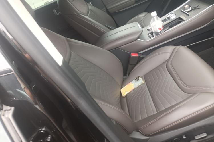 Used Ford Explorer 2024 2.3T EcoBoost Four-Wheel Drive Titanium Edition 6 Seats Right Front Seat