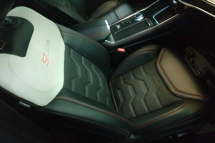 Used Ford Explorer 2024 2.3T EcoBoost 4x4 ST-LINE 7-Seater Right Front Seat