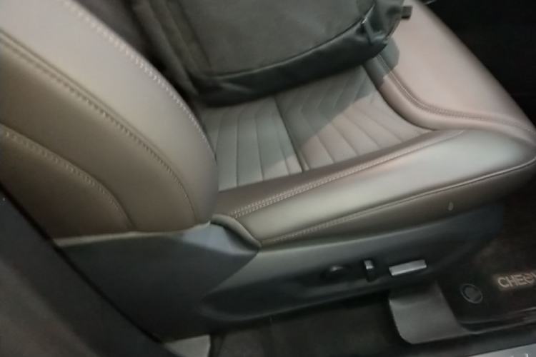 Used Ford Explorer 2024 2.3T EcoBoost Four-Wheel Drive Titanium Edition 6 Seats Right Front Seat