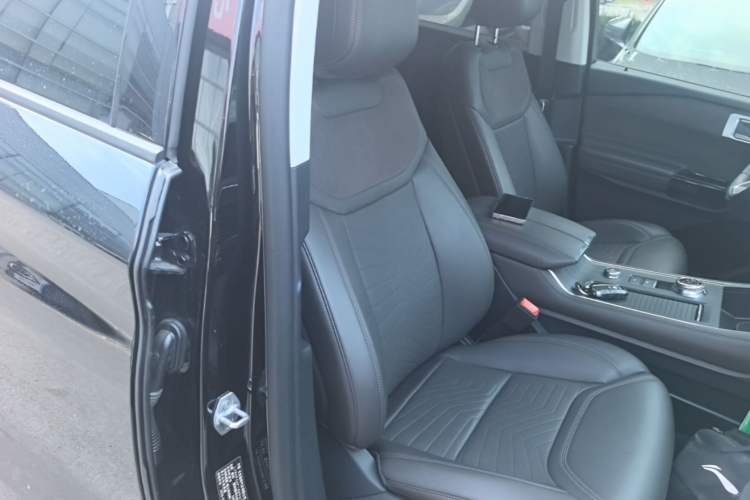 Used Ford Explorer 2024 2.3T EcoBoost Four-Wheel Drive Titanium Edition 6 Seats Right Front Seat