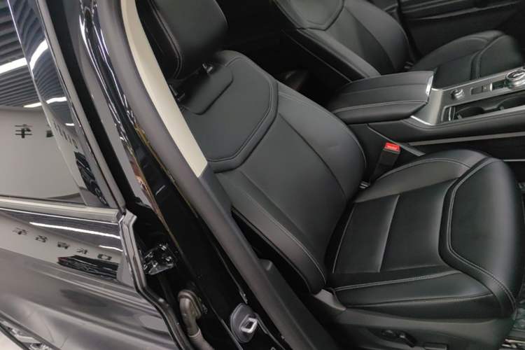 Used Ford Explorer 2024 2.3T EcoBoost All-Wheel Drive Stylish Plus Version 7 Seats Right Front Seat