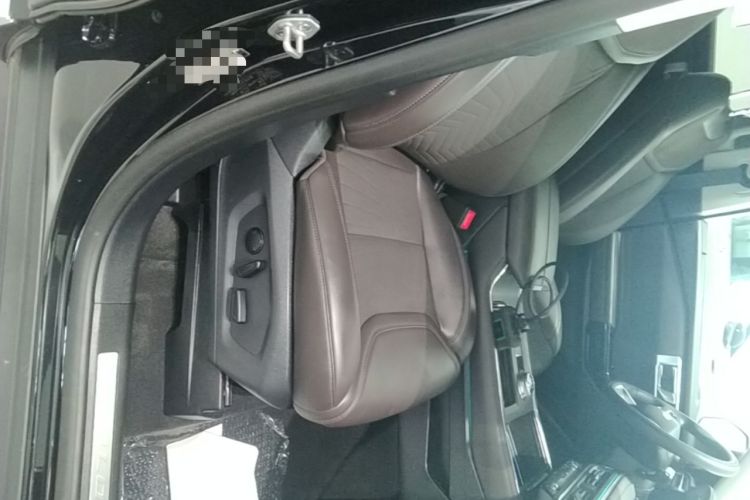 Used Ford Explorer 2024 2.3T EcoBoost Four-Wheel Drive Titanium Edition 6 Seats Right Front Seat