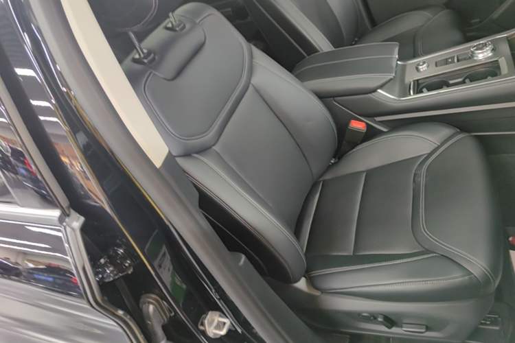 Used Ford Explorer 2024 2.3T EcoBoost Four-Wheel Drive Fashion Plus Edition 6 Seats Right Front Seat