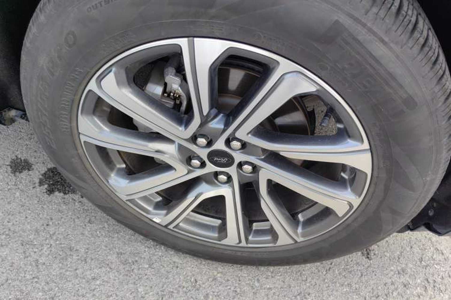 Used Ford Explorer 2024 2.3T EcoBoost All-Wheel Drive Stylish Plus Version 7 Seats Right Front Wheel Hub