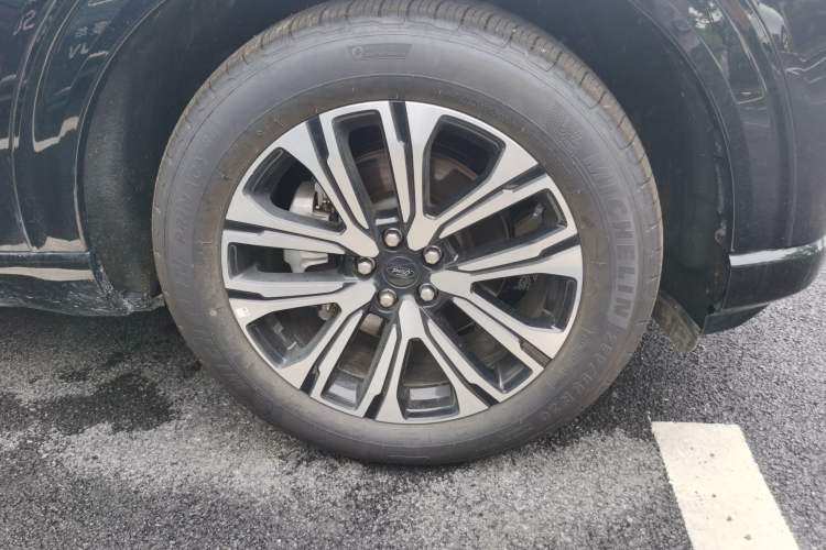 Used Ford Explorer 2024 2.3T EcoBoost Four-Wheel Drive Titanium Edition 7 Seats Right Front Wheel Hub