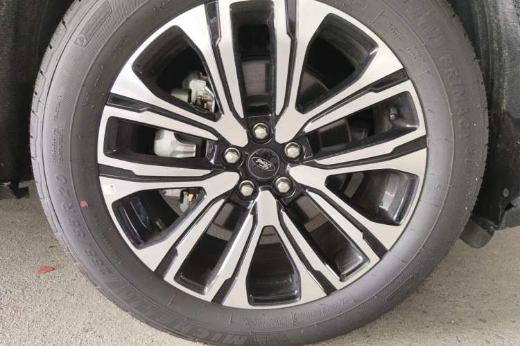 Used Ford Explorer 2024 2.3T EcoBoost Four-Wheel Drive Titanium Edition 6 Seats Right Front Wheel Hub