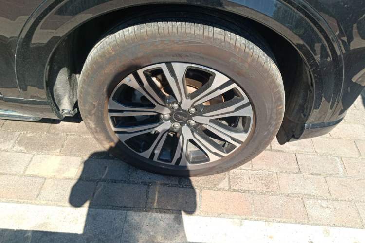 Used Ford Explorer 2024 2.3T EcoBoost Four-Wheel Drive Titanium Edition 6 Seats Right Front Wheel Hub