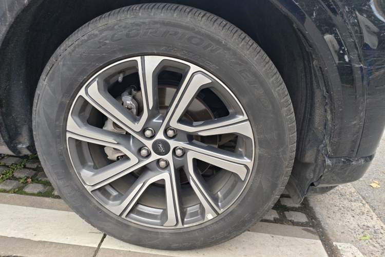 Used Ford Explorer 2024 2.3T EcoBoost All-Wheel Drive Stylish Plus Version 7 Seats Right Front Wheel Hub