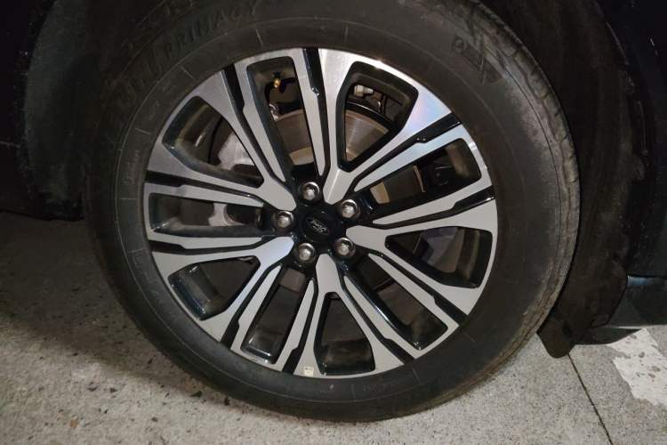 Used Ford Explorer 2024 2.3T EcoBoost Four-Wheel Drive Titanium Edition 7 Seats Right Front Wheel Hub