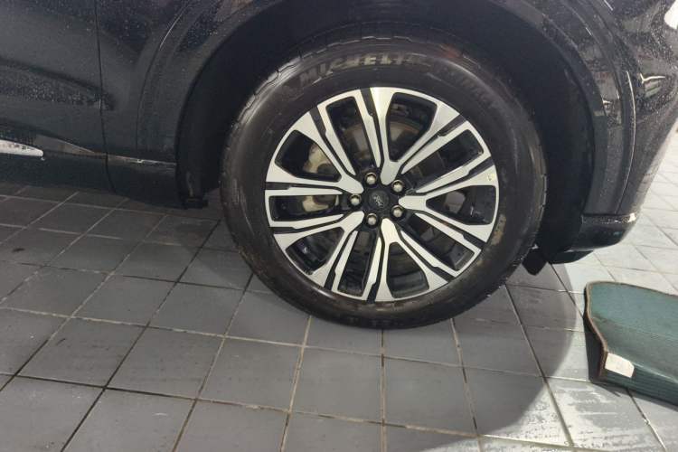Used Ford Explorer 2024 2.3T EcoBoost Four-Wheel Drive Titanium Edition 7 Seats Right Front Wheel Hub