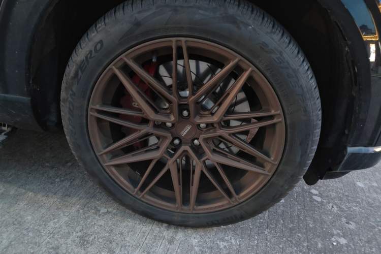 Used Ford Explorer 2024 2.3T EcoBoost All-Wheel Drive ST-LINE 6-Seater Right Front Wheel Hub