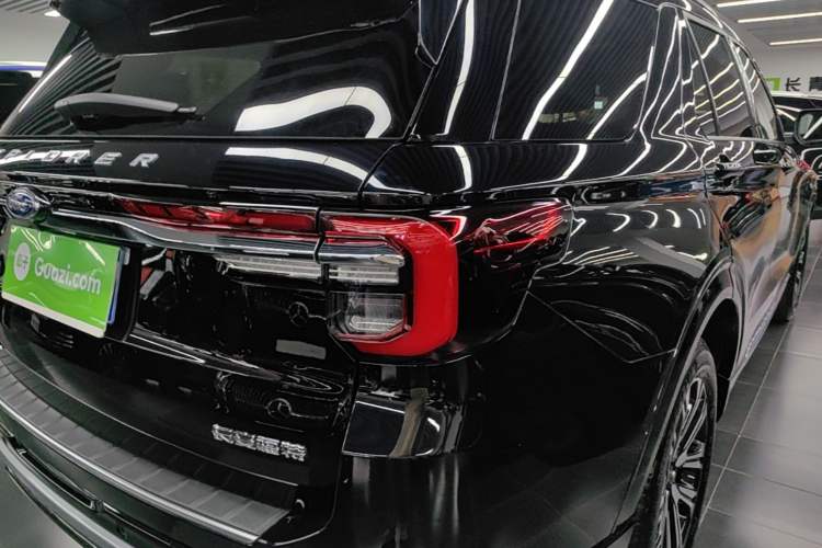 Used Ford Explorer 2024 2.3T EcoBoost Four-Wheel Drive Titanium Edition 6 Seats Right Rear Taillight