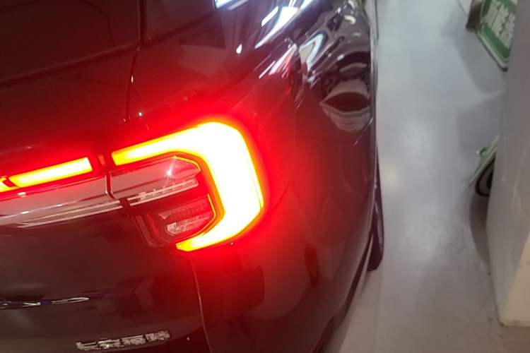 Used Ford Explorer 2024 2.3T EcoBoost Four-Wheel Drive Titanium Edition 7 Seats Right Rear Taillight