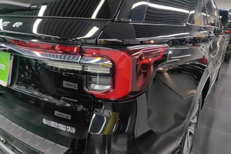 Used Ford Explorer 2024 2.3T EcoBoost All-Wheel Drive Stylish Plus Version 7 Seats Right Rear Taillight