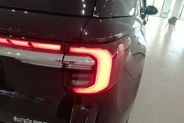 Used Ford Explorer 2024 2.3T EcoBoost Four-Wheel Drive Titanium Edition 6 Seats Right Rear Taillight