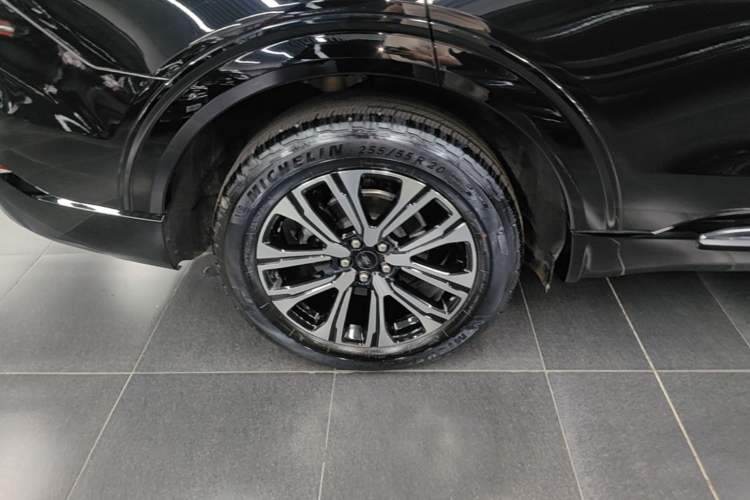 Used Ford Explorer 2024 2.3T EcoBoost Four-Wheel Drive Titanium Edition 6 Seats Right Rear Wheel Hub