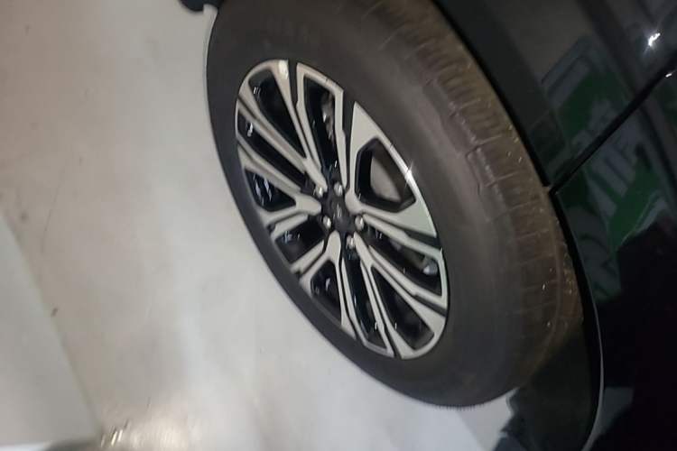 Used Ford Explorer 2024 2.3T EcoBoost Four-Wheel Drive Titanium Edition 7 Seats Right Rear Wheel Hub