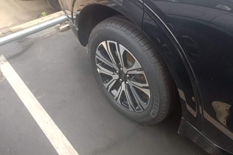 Used Ford Explorer 2024 2.3T EcoBoost Four-Wheel Drive Titanium Edition 6 Seats Right Rear Wheel Hub