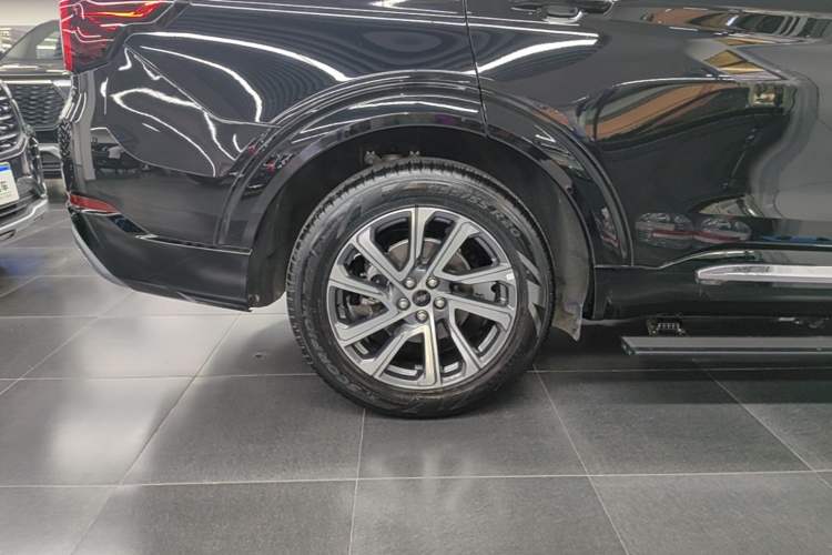 Used Ford Explorer 2024 2.3T EcoBoost Four-Wheel Drive Fashion Plus Edition 6 Seats Right Rear Wheel Hub