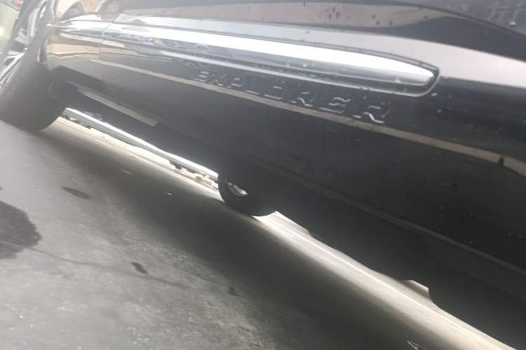 Used Ford Explorer 2024 2.3T EcoBoost Four-Wheel Drive Titanium Edition 6 Seats Right Side Sill