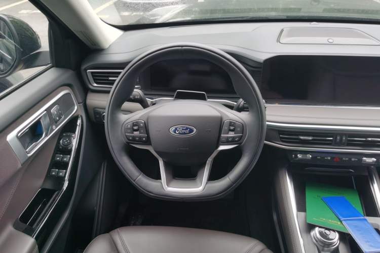 Used Ford Explorer 2024 2.3T EcoBoost Four-Wheel Drive Titanium Edition 7 Seats Steering Wheel