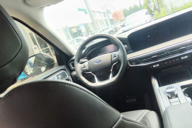 Used Ford Explorer 2024 2.3T EcoBoost Four-Wheel Drive Titanium Edition 6 Seats Steering Wheel