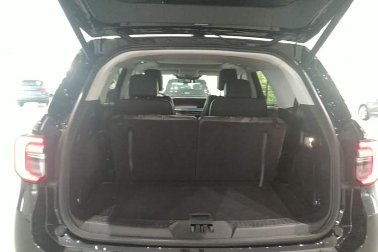 Used Ford Explorer 2024 2.3T EcoBoost Four-Wheel Drive Titanium Edition 6 Seats Trunk