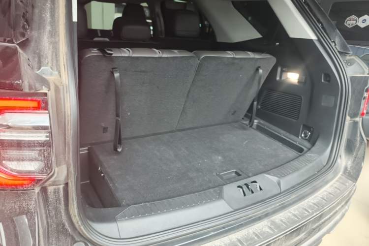 Used Ford Explorer 2024 2.3T EcoBoost Four-Wheel Drive Titanium Edition 7 Seats Trunk