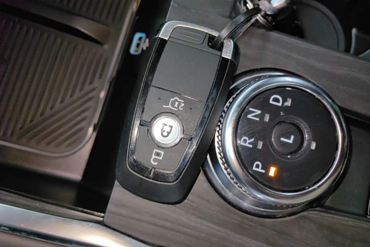 Used Ford Explorer 2024 2.3T EcoBoost Four-Wheel Drive Titanium Edition 6 Seats Vehicle Key