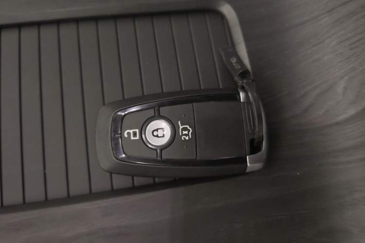 Used Ford Explorer 2024 2.3T EcoBoost Four-Wheel Drive Titanium Edition 6 Seats Vehicle Key