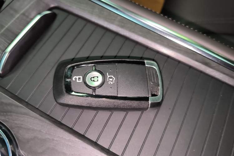 Used Ford Explorer 2024 2.3T EcoBoost Four-Wheel Drive Titanium Edition 7 Seats Vehicle Key