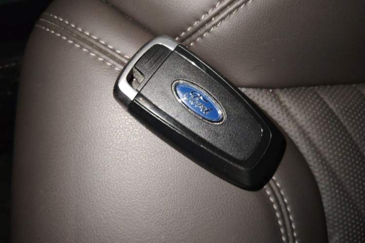 Used Ford Explorer 2024 2.3T EcoBoost Four-Wheel Drive Titanium Edition 7 Seats Vehicle Key