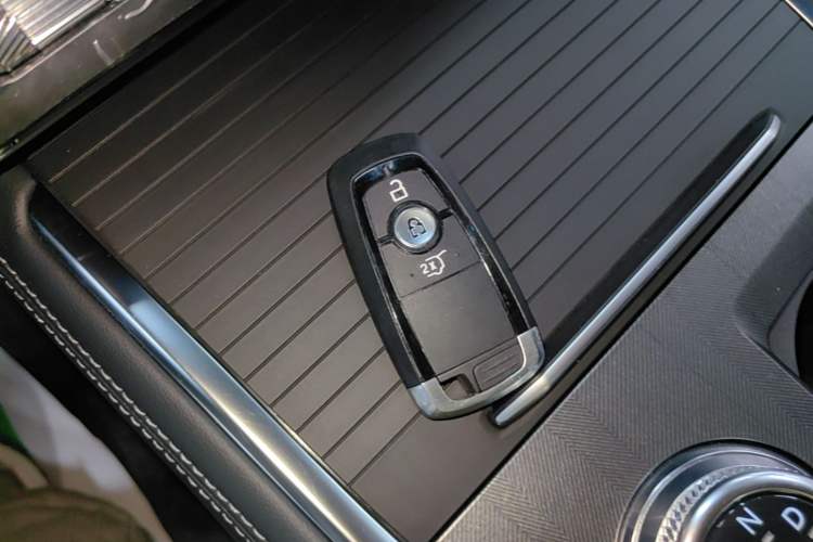 Used Ford Explorer 2024 2.3T EcoBoost All-Wheel Drive Stylish Plus Version 7 Seats Vehicle Key
